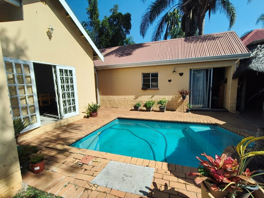 4 Bedroom Property for Sale in Geelhoutpark North West